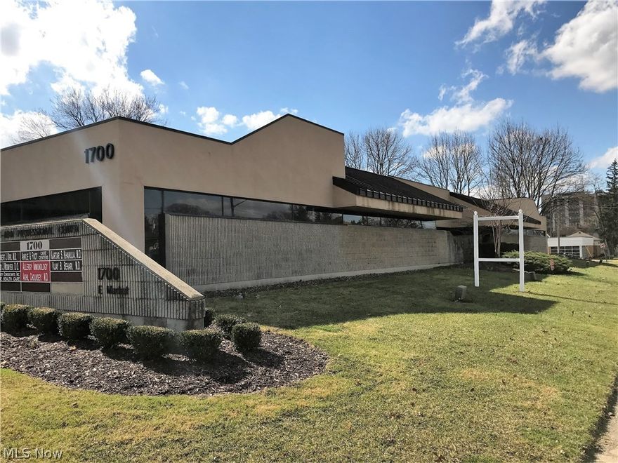 Professional or Health Care Office, one block from Trumbull Memorial and 1.5 miles from St. Joseph Hospital. Plus utilities.  If lease term is one year one month free rent. If lease term is 3 years 2 months free rent.