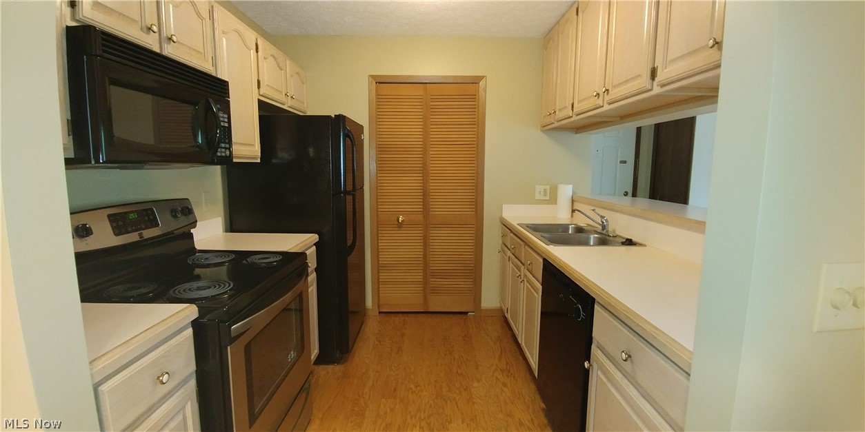 Courts Country Lakes Condo - Residential Lease