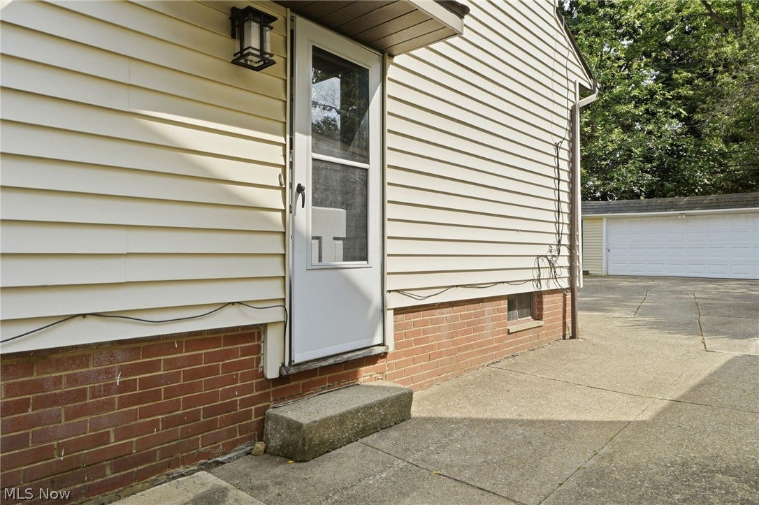 4306 Groveland Road