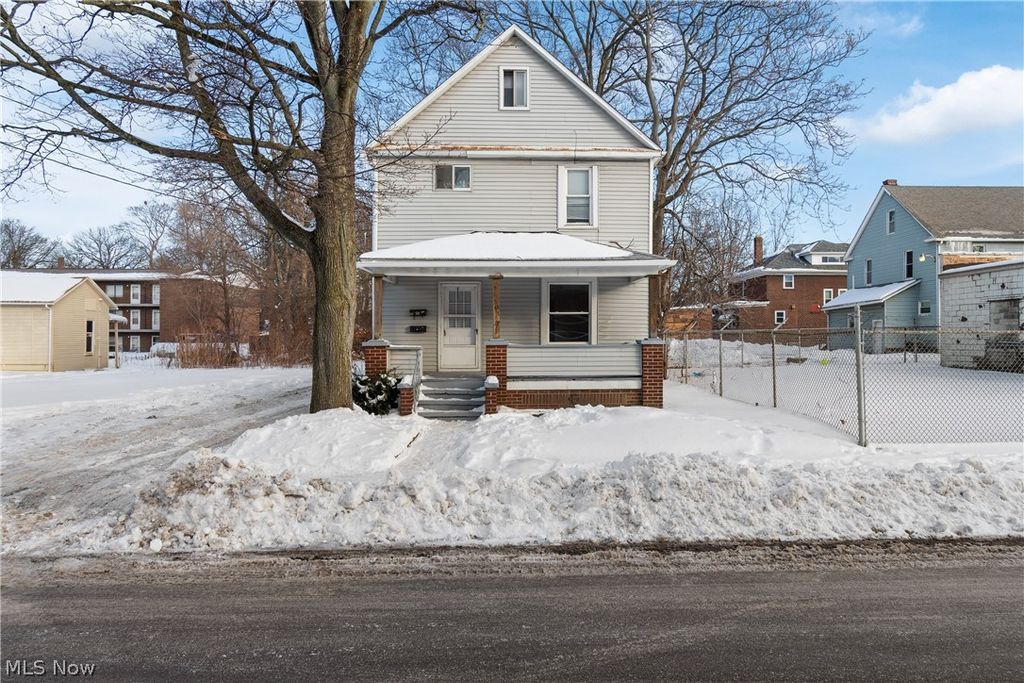 Photo of 301 E Voris Street, Akron, OH 44311 (MLS # 5185697)