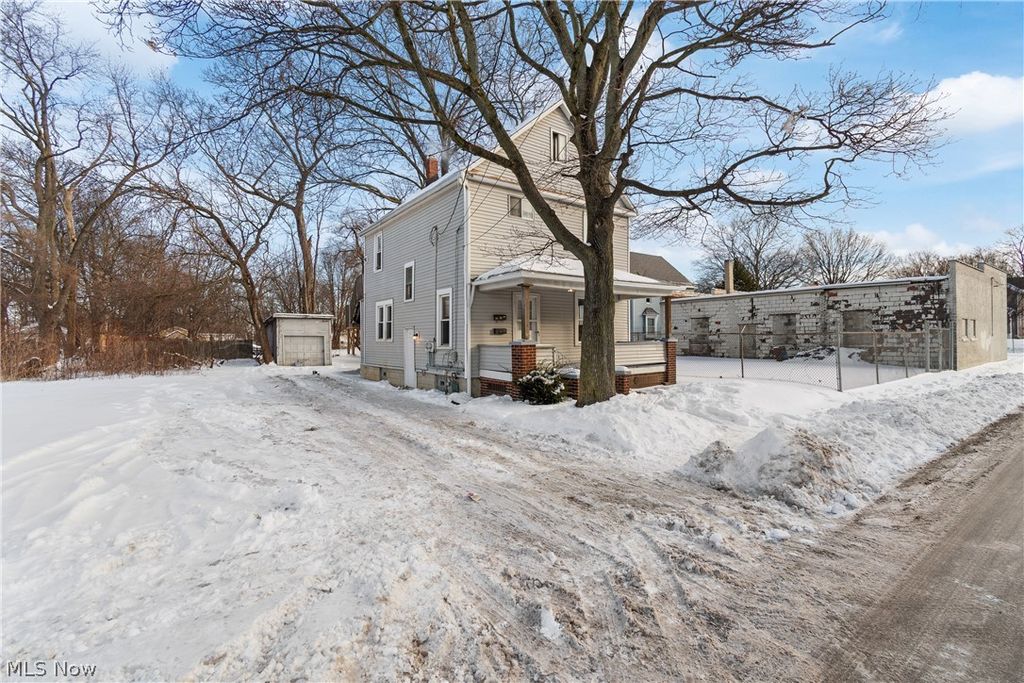 Photo of 301 E Voris Street, Akron, OH 44311 (MLS # 5185697)