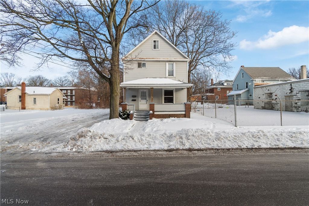 Photo of 301 E Voris Street, Akron, OH 44311 (MLS # 5185697)