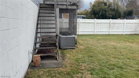 Tiny photo for 602 Williams Avenue, Williamstown, WV 26187 (MLS # 5187675)