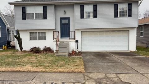 Photo of 602 Williams Avenue, Williamstown, WV 26187 (MLS # 5187675)