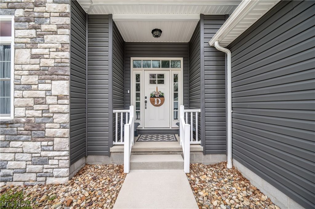 Photo of 95 Muirfield Drive SE, Warren, OH 44484 (MLS # 5202479)