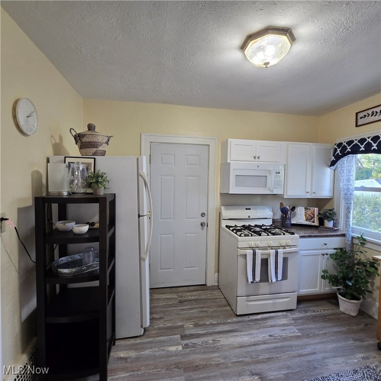 Walton Realty Co's Garfield Bo - Residential