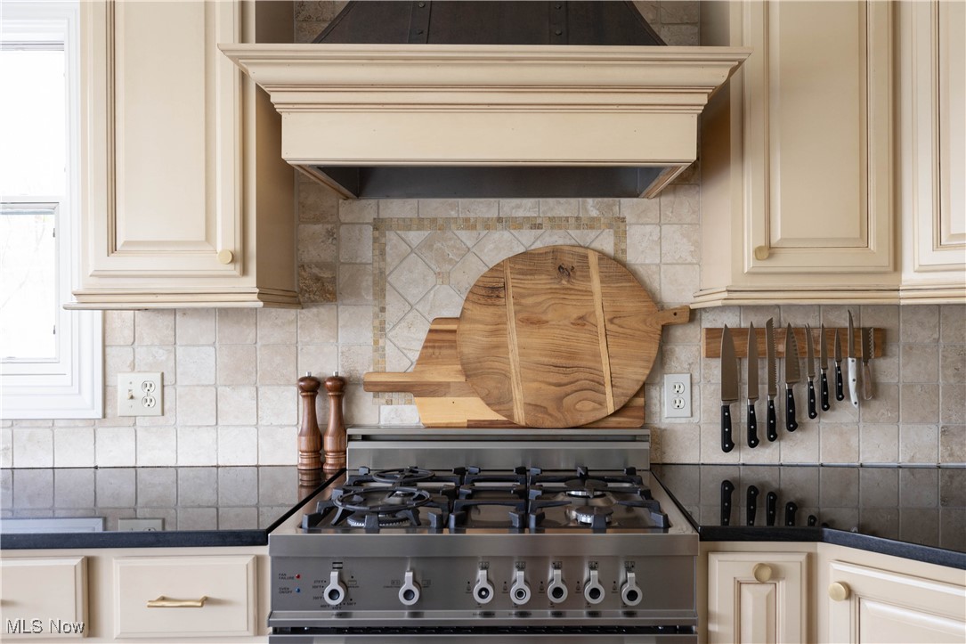 Chagrin Falls, Ohio 44023, United States, 5 Bedrooms Bedrooms, ,5 BathroomsBathrooms,Residential,Active,240058