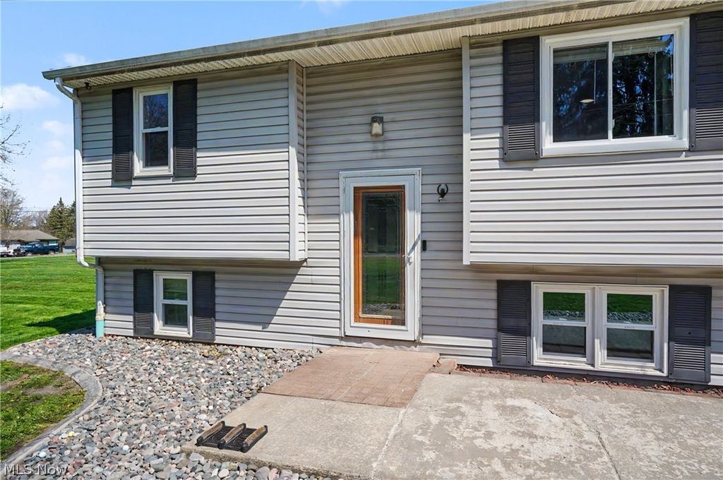 Photo of 1408 Garfield Avenue, Salem, OH 44460 (MLS # 5200129)