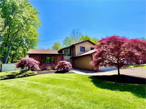 Homes For Sale - 5275 Lenore Drive<br/> Mentor, OH 44060