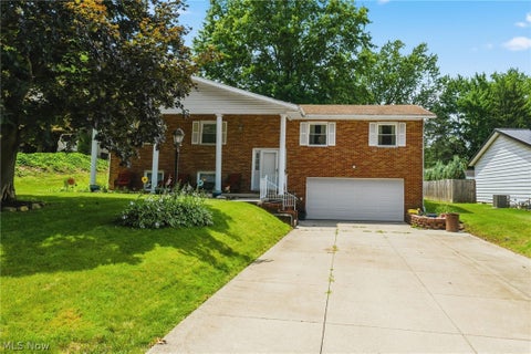 Homes For Sale - 912 S Azalea Boulevard<br/> Summit County, Barberton, OH 44203