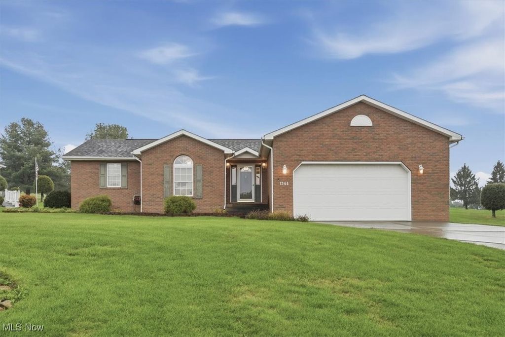 Photo of 1344 Meadowbrook Lane NE, Carrollton, OH 44615 (MLS # 5168572)