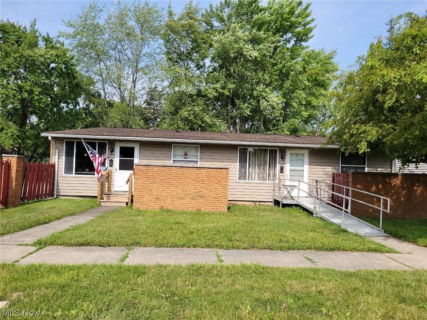 This 1 bedroom/1 bath Apartment is located in Warren. Combination living room-dining room and the kitchen has plenty cabinets. Monthly rent is $600.00. Tenant is responsible for the electric. Full deposit and first months rent is required. No smoking and no pets are permitted.