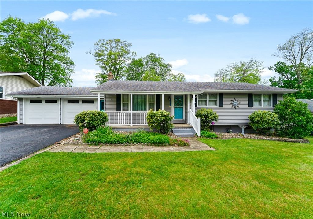 Photo of 116 Woodland Drive, New Middletown, OH 44442 (MLS # 5211824)