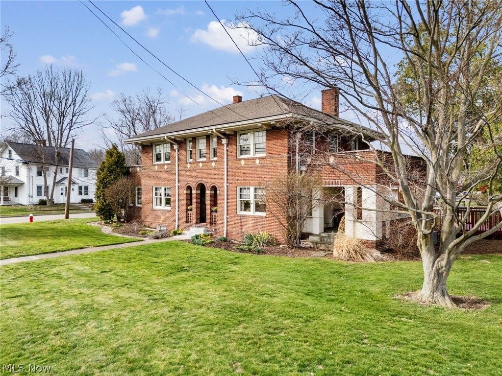 Photo of 1015 Portage Street NW, North Canton, OH 44720 (MLS # 5197846)