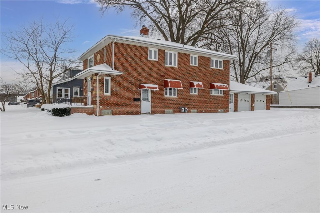 Photo of 5903 Warwick Drive, Parma, OH 44129 (MLS # 5184224)