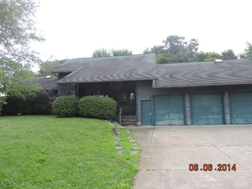 This contemporary styled home offer huge spacious rooms, 4 bedrooms plus an additional suite with living room/ dining/ kitchenette over garage. First floor master suite, open floor plane with sunken living room with fireplace. Kitchen with dinette area and formal dining room located off front entry foyer. Amazing opportunity for this amount of living space. All buyers must sign a hold harmless before entering due to mold. Download attached hold harmless.