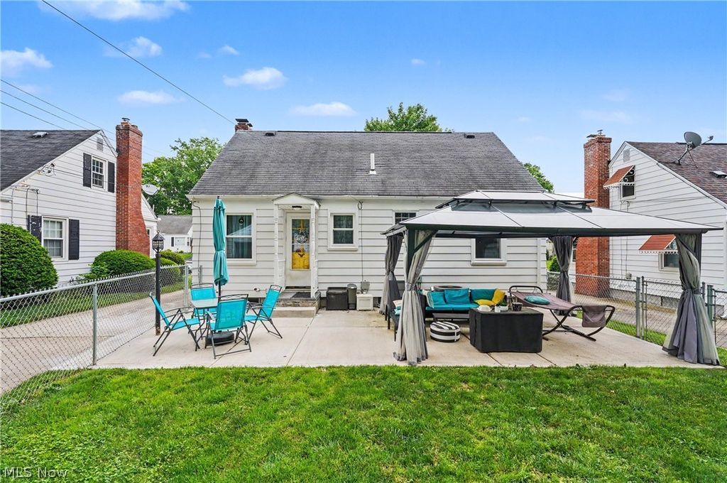 Photo of 2044 26th Street, Cuyahoga Falls, OH 44223 (MLS # 5211096)