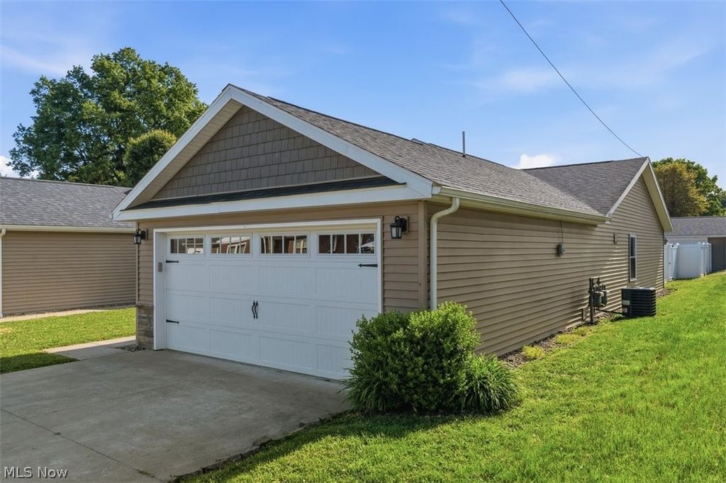 Photo of 416 Elm Street St, Belpre, OH 45714 (MLS # 5208118)