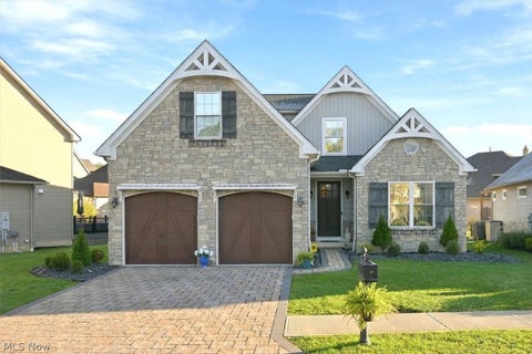 Photo of 4233 Queens Gate, Avon, OH 44011 (MLS # 5254430)