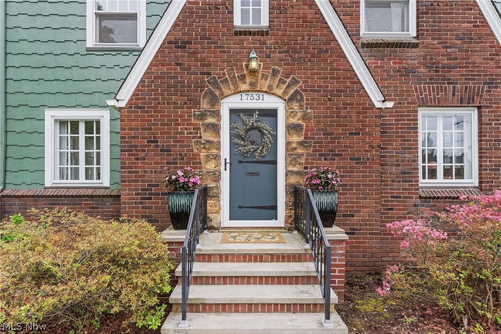 Photo of 17531 Daleview Drive, Lakewood, OH 44107 (MLS # 5212981)
