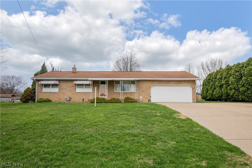 Photo of 6231 Howland Street, Louisville, OH 44641 (MLS # 5198139)