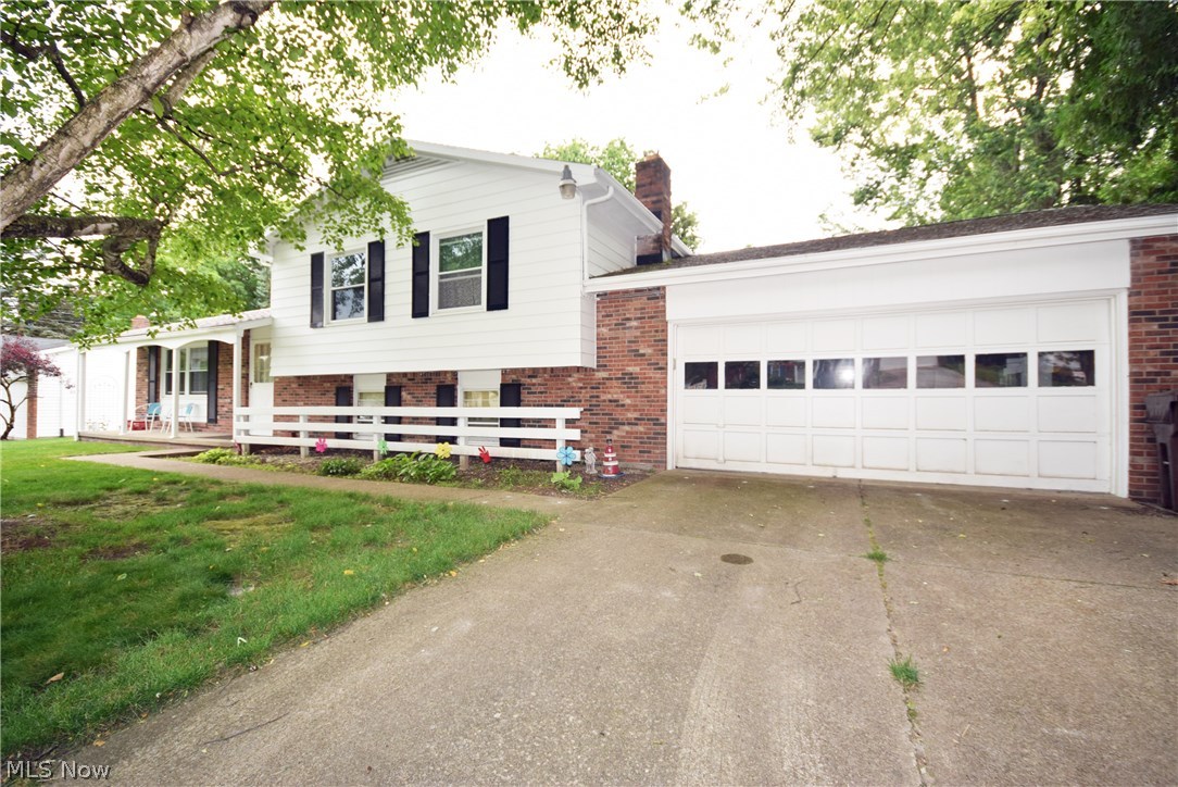 Looking to move to the desired White Gate neighborhood, then this split level is for you! Lots of space in this 3 bedroom, 2 1/2 bath, full bathroom off the master bedroom, cozy family room with fireplace. Formal dinning room with sliding doors to the screened in porch. Back yard perfect for entertaining, from the screened in porch to the large deck and in-ground pool. There is even a small pool house for storage that also has a commode and sink!
Updates include; roof (2012), furnace and AC (2009), water heater (2001), interior and exterior painting (2016), new carpet (2016). Comes with America's Preferred Home Warranty. Don't miss out, call today to schedule your showing!