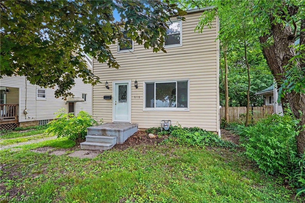 Photo of 616 Tallmadge Road, Cuyahoga Falls, OH 44221 (MLS # 5223461)