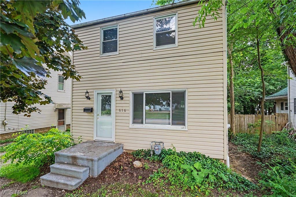 Photo of 616 Tallmadge Road, Cuyahoga Falls, OH 44221 (MLS # 5223461)