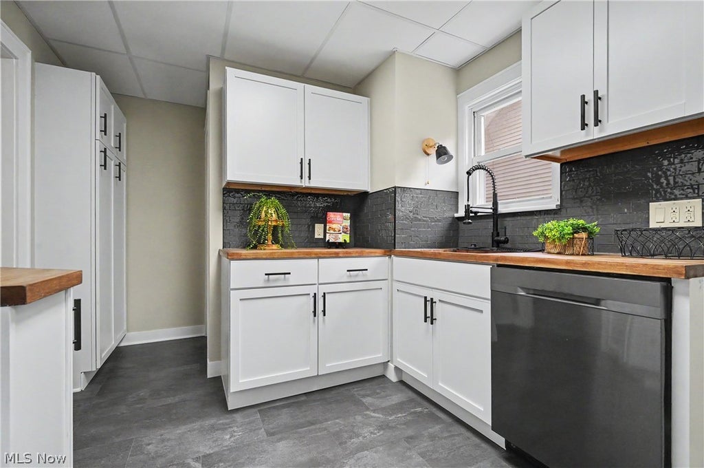 Photo of 616 Tallmadge Road, Cuyahoga Falls, OH 44221 (MLS # 5223461)