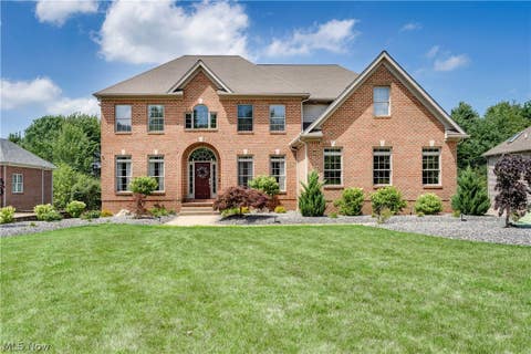 Homes For Sale - 8021 Grayson Drive<br/> Canfield, OH 44406