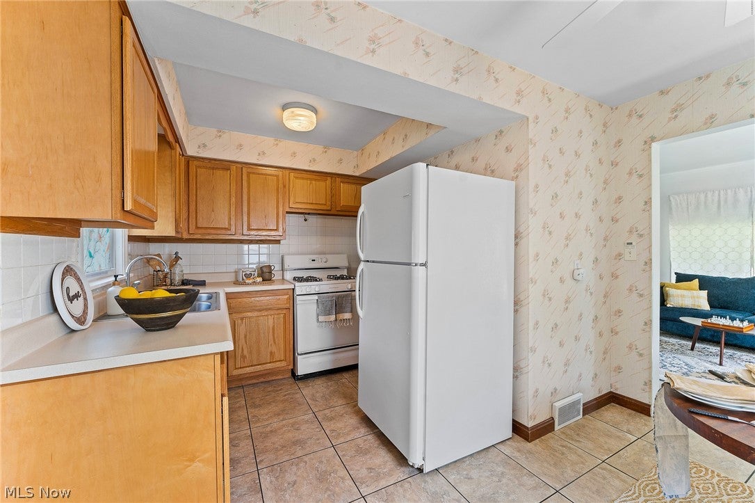 156 S Roanoke Avenue