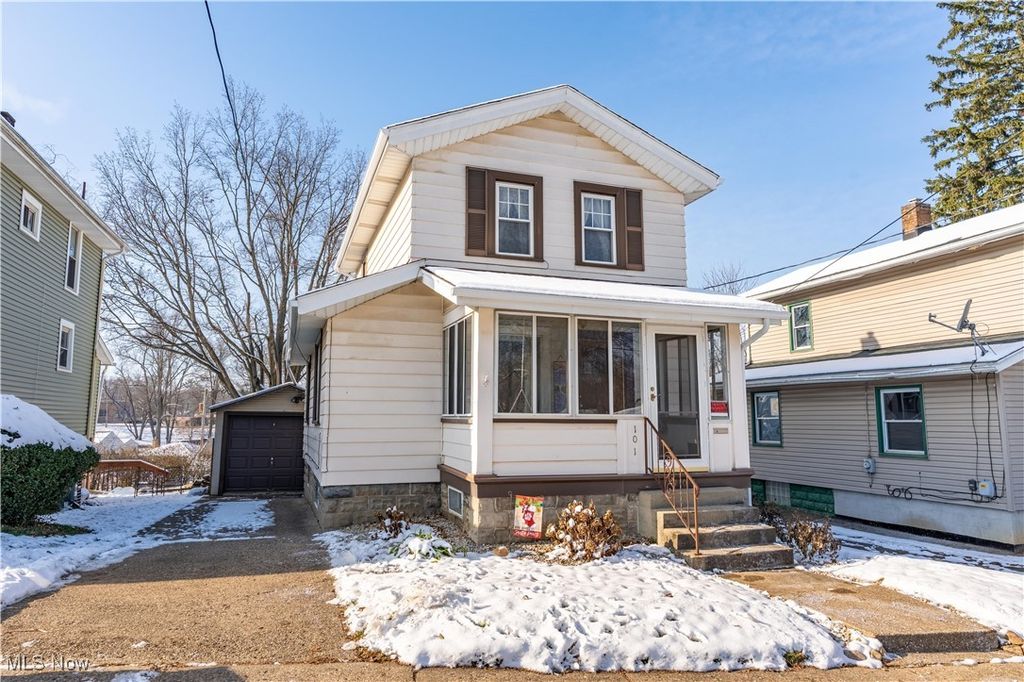 Photo of 101 14th Street NW, Massillon, OH 44647 (MLS # 5175860)