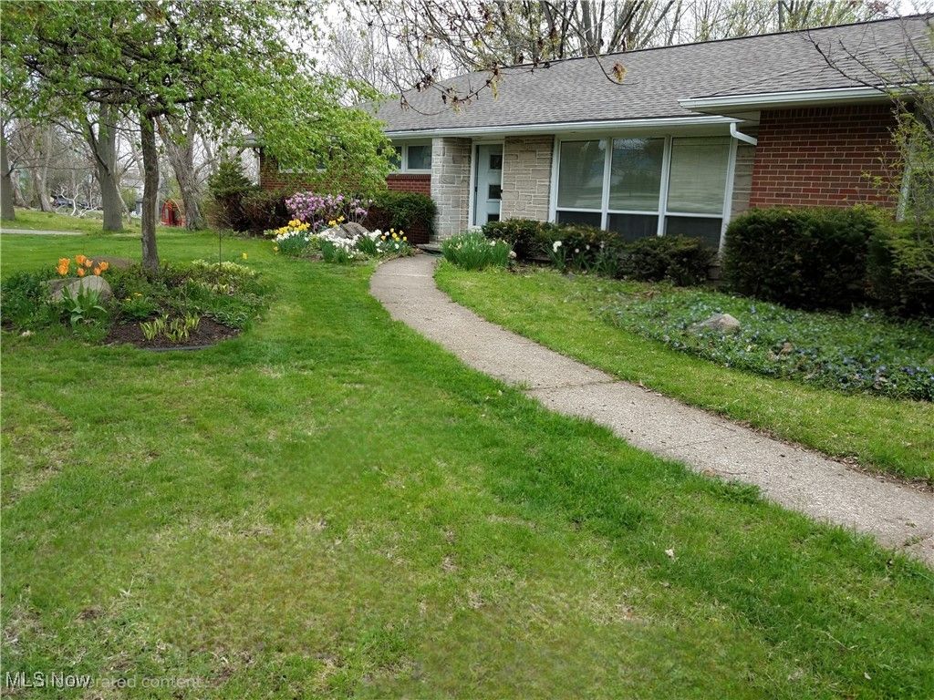 Photo of 38850 Detroit Road, Avon, OH 44011 (MLS # 5169509)