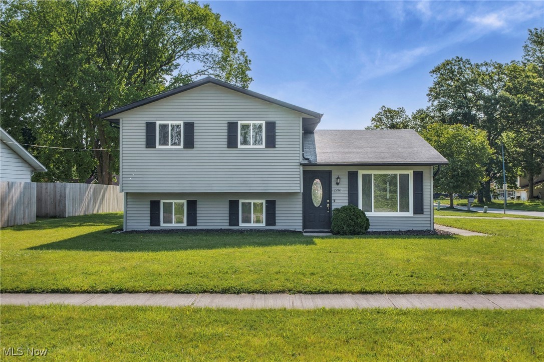 The One You’ve Been Waiting For – Fully Remodeled & Move-In Ready!
This beautifully remodeled home is bursting with charm, style, and modern updates—just waiting for its new owner! With eye-catching curb appeal thanks to a fresh exterior facelift and new paint, this home is sure to impress from the start.
Step inside and enjoy brand-new flooring throughout, leading into a gourmet kitchen that’s been completely updated with sleek new countertops and finishes—a true showstopper! Upstairs you’ll find three spacious bedrooms and a gorgeous full bathroom with stylish updates.
The lower level offers a huge family room, a second updated full bathroom, and a convenient laundry area—perfect for spreading out and entertaining. Outside, enjoy a private backyard and the convenience of a 2-car garage.
Located just a short distance from the sports complex, walking path, and downtown, you’ll love the blend of quiet neighborhood living and easy access to local amenities.
This home truly has it all—don’t miss your chance! Schedule your showing today before it’s gone!