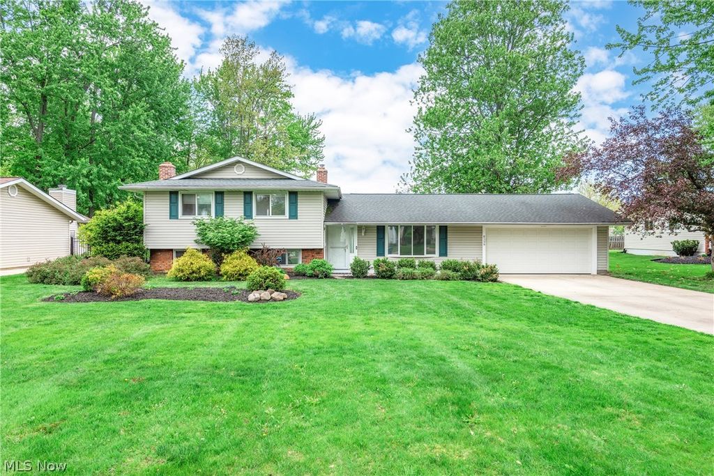 Photo of 8139 Yorkshire Drive, Mentor, OH 44060 (MLS # 5206165)