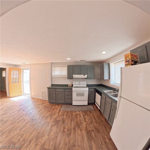 Tiny photo for 4401 9th Avenue, Parkersburg, WV 26105 (MLS # 5203025)