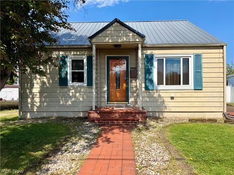 Photo of 4401 9th Avenue, Parkersburg, WV 26105 (MLS # 5203025)