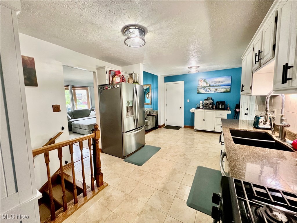 332 Bruce Drive, Brunswick, Ohio image 2