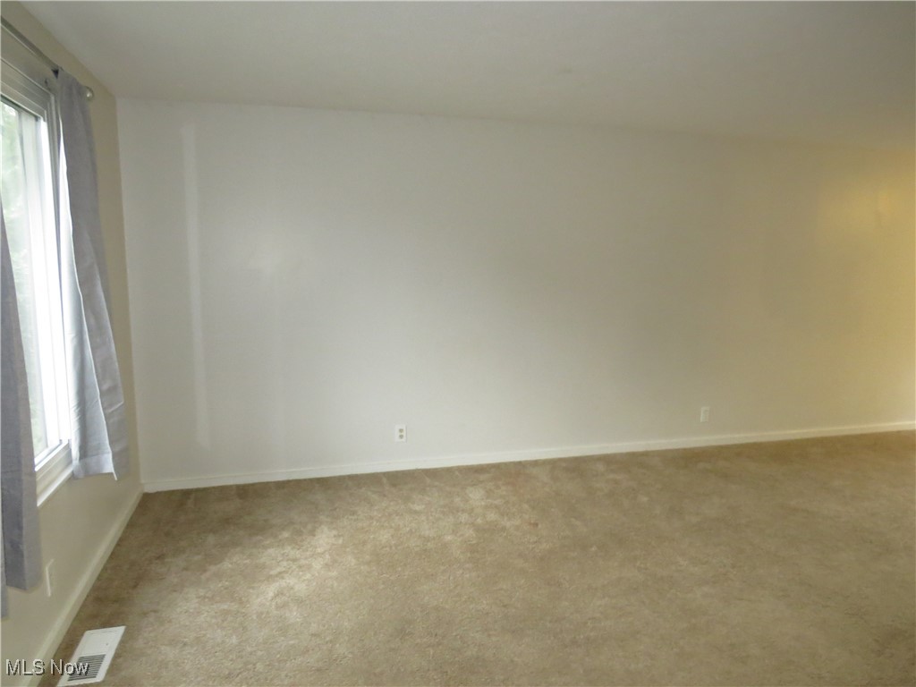 Painesville, Ohio 44077, United States, 3 Bedrooms Bedrooms, ,2 BathroomsBathrooms,Residential,Active,215623