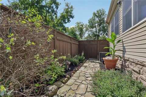 Tiny photo for 955 E Schaaf Road, Brooklyn Heights, OH 44131 (MLS # 5239780)