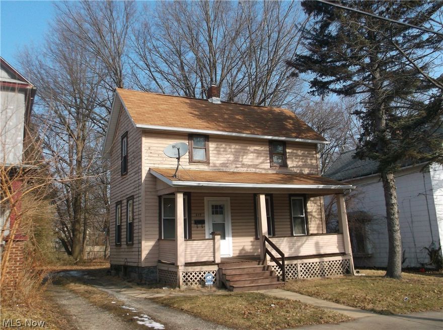 Investor alert Investor alert! Just a stones throw from the University of Akron 649 Hazel St. is ready to add to your portfolio!
we feature -a nice size living room, formal dining room, vinyl windows, first floor full bathroom, spacious kitchen, full Basement, 2  nice size bedrooms, and a nice size front porch, call today for private viewing!