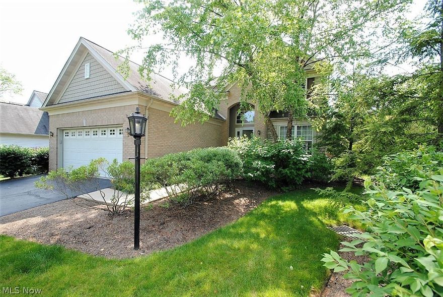 Beautiful Single Condo on Cul-de-Sac street.  Lovingly taken care of.  Neutral Decor.  Open & Airy. Master Bed/Bath on first, 2 Bedrooms up. Finished Lower level with exercise room & Full Bath, Media/Bedroom.  Best value in the area!