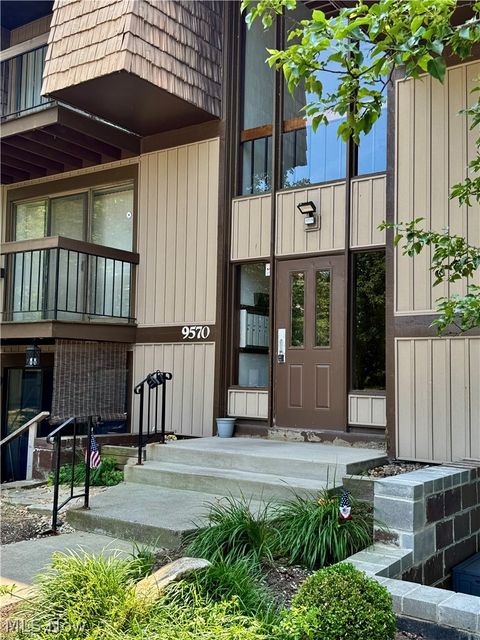 Condo For Sale - 9570 Cove Drive<br/> North Royalton, OH 44133
