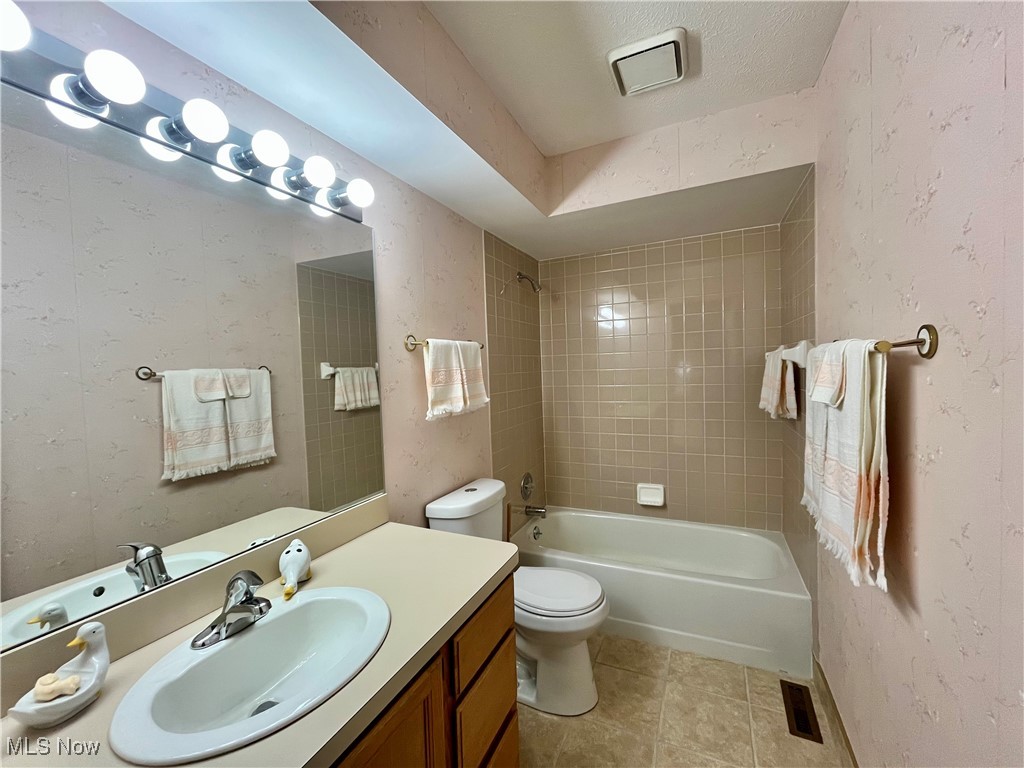33939 Hanover Woods Trail, Solon, Ohio image 32