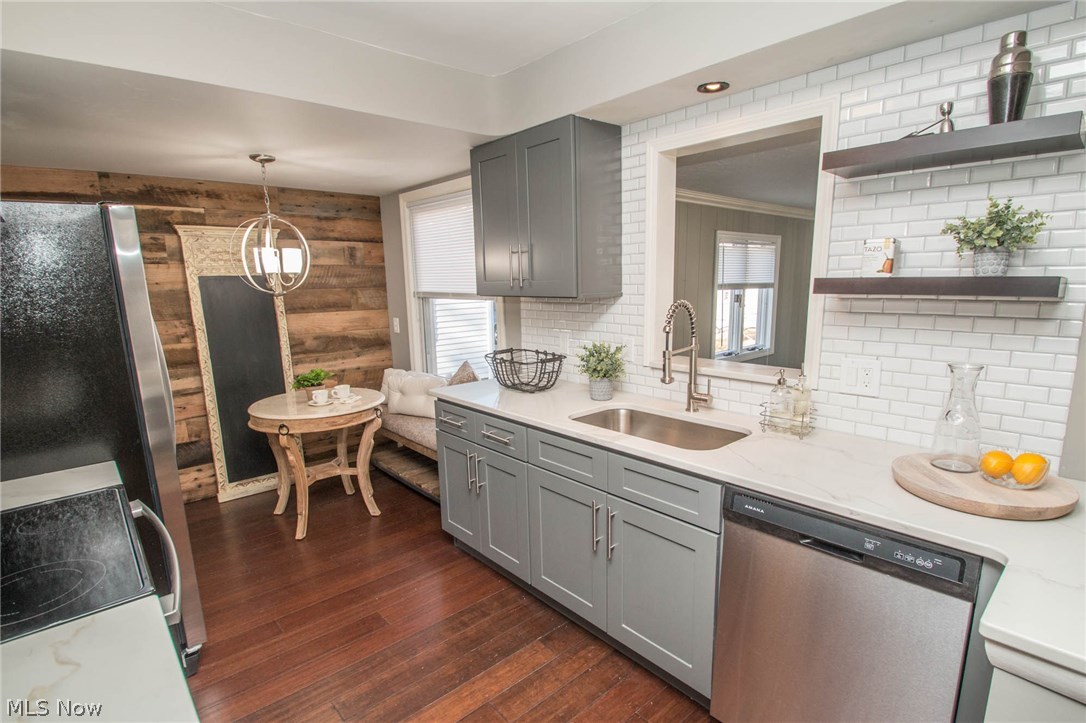 Bonnie Bank Blvd - Residential