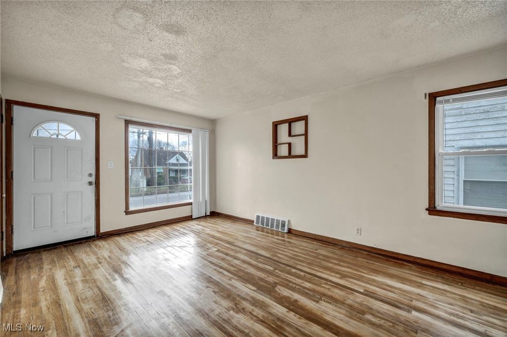 Photo of 10213 Dove Avenue, Cleveland, OH 44105 (MLS # 5181933)