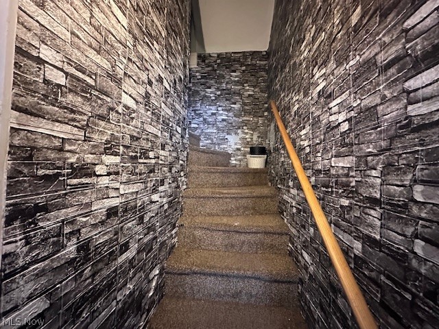 N Moses & Samantha Days - Residential