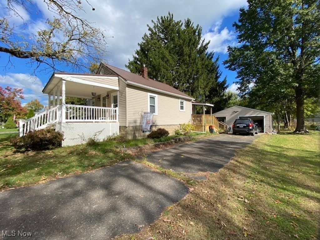 Photo of 358 Burwell Road, Leavittsburg, OH 44430 (MLS # 5164434)