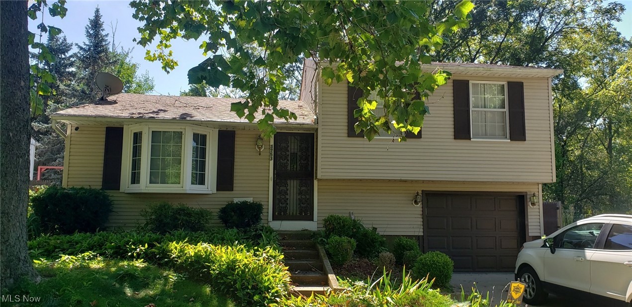 3753 Whitegate Drive, Toledo, Ohio image 2