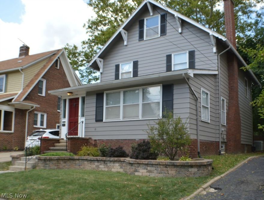 3 bedroom 2 bath colonial with fenced yard.  Great location near park, events and park activities great sense of community.  MOVE RIGHT IN to this perfectly gorgeous and meticulously cared for home.  Rich hardwood floors throughout, terrific floor plan, very large living and dining rooms, great front office or sitting room with french doors separating.  Beautiful fireplace, totally updated kitchen, great neutrals used, creating a timeless kitchen style, quartz counters, stainless appliances, featuring a totally charming breakfast nook,  both bathrooms have been updated.
Welcoming foyer with recessed ceiling, leaded glass sidelights. Bedrooms feature beautiful hardwood floors, and are all generously sized, large walk in closet /storage area.  This home is so very move in ready.  A must see.